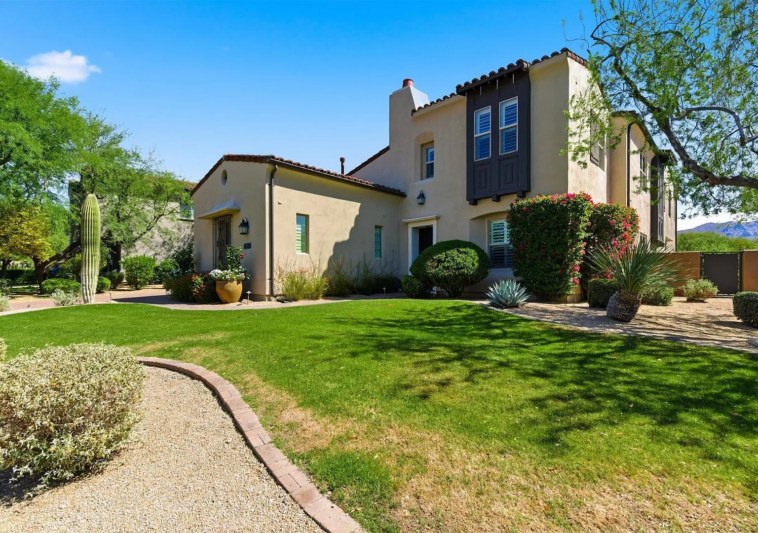 4 bed, 3.5 bath, 4323 sqft, $14,500 — Photo 2