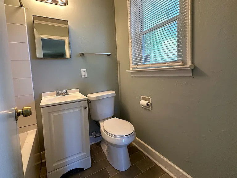 1401 Downs Ave #C — Photo 8