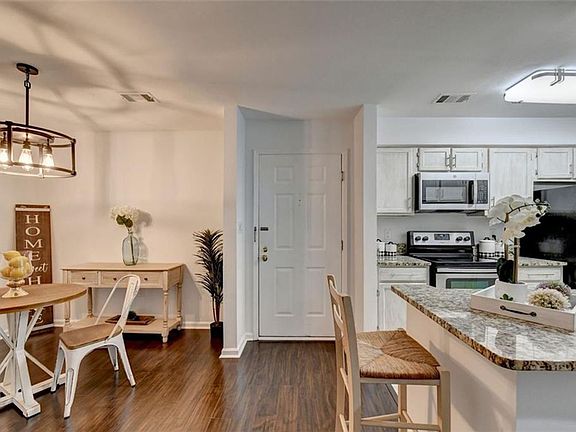 3rd image of 3101 Pine Heights Dr NW