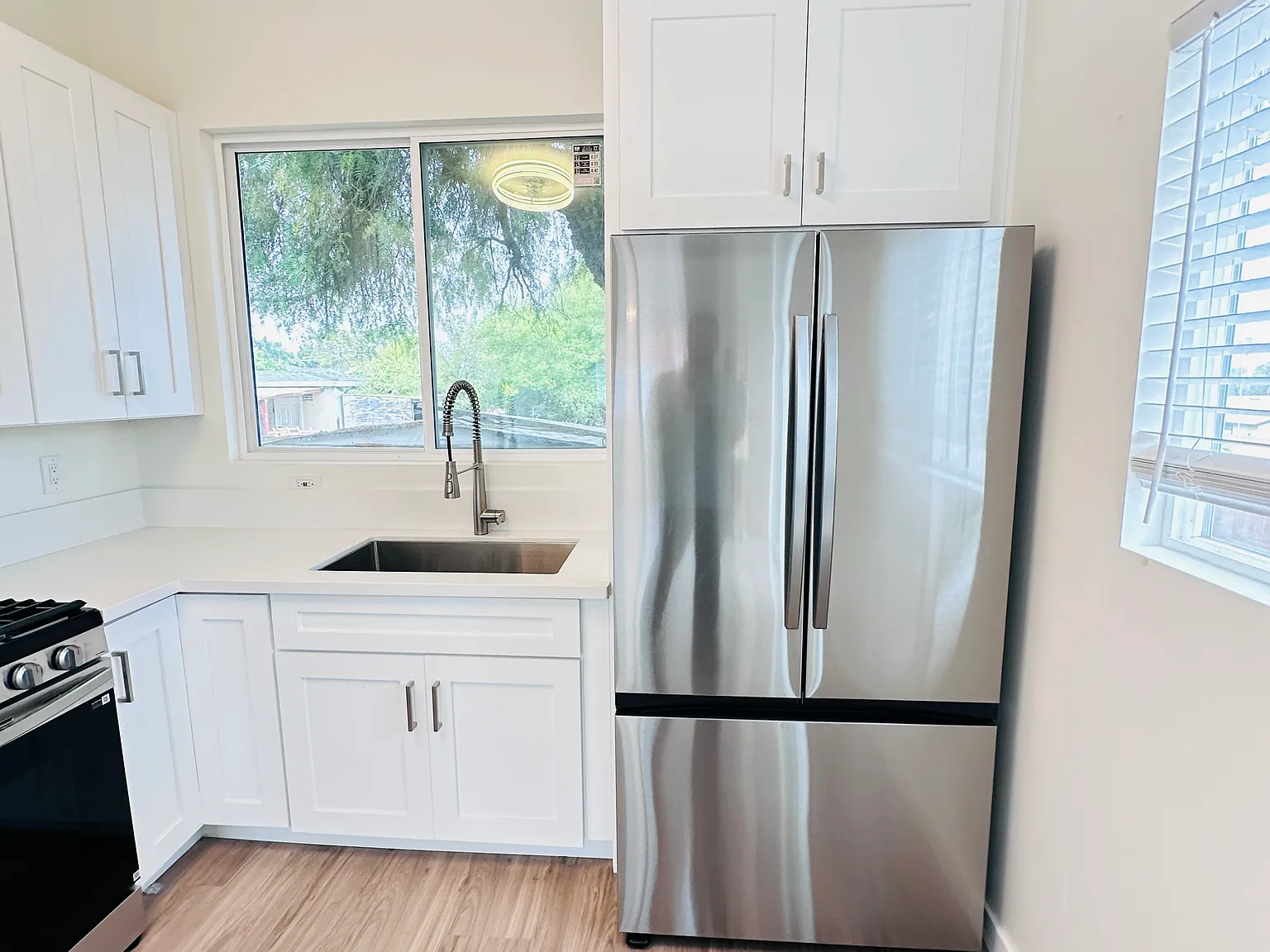 2 bed, 600 sqft, $2,500 — Photo 3