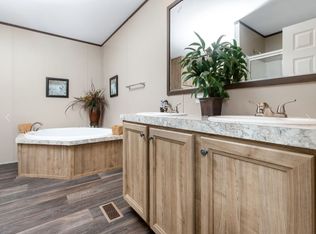 1029 American Dr, Cleburne, TX 76033