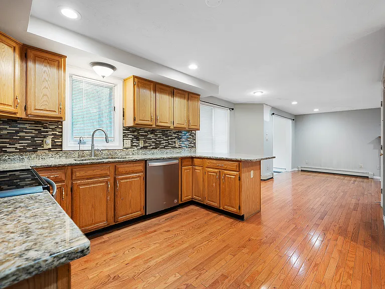 4 Nightingale Dr — Photo 9