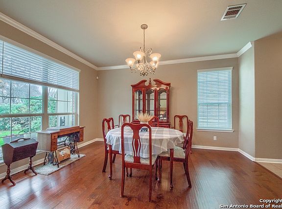 5th image of 536 Woodland Oaks Dr
