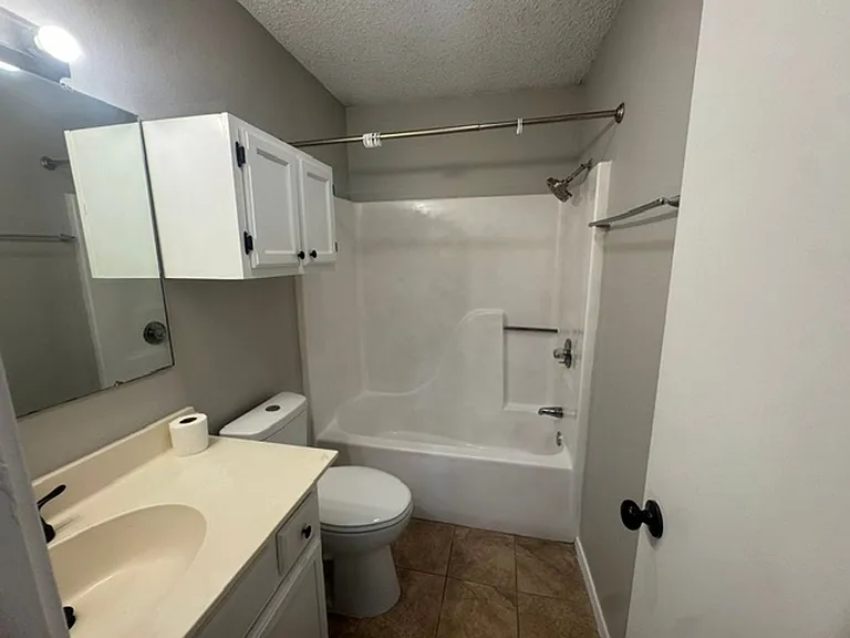 509 SW 4th St — Photo 10