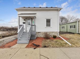 1237 The Strand, Waukesha, WI 53186