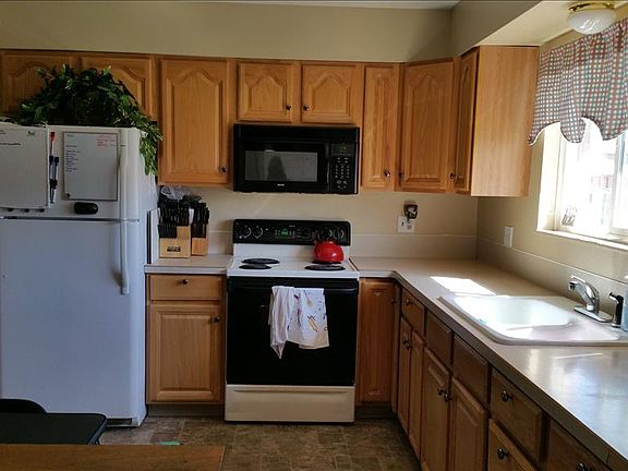 5th image of 1540 Riviera Dr