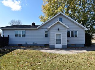 310 3rd St SE, Hallock, MN 56728