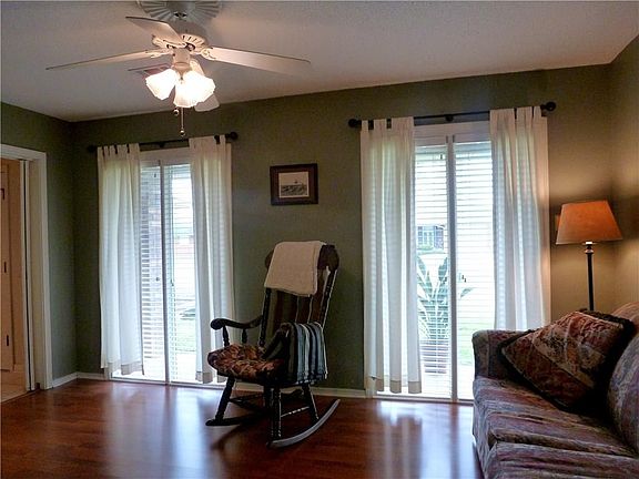 3rd image of 613 Avenue E