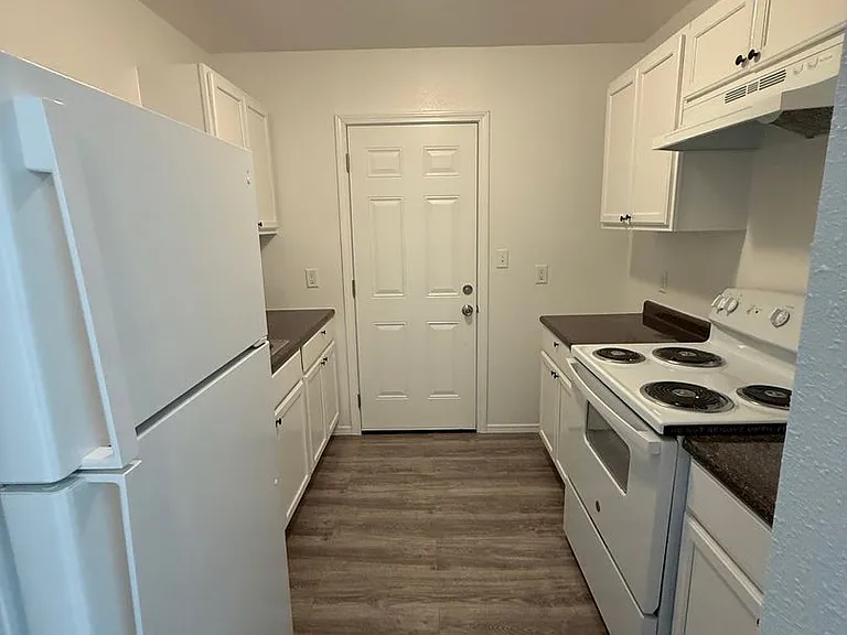 1043 Monet Dr — Photo 40