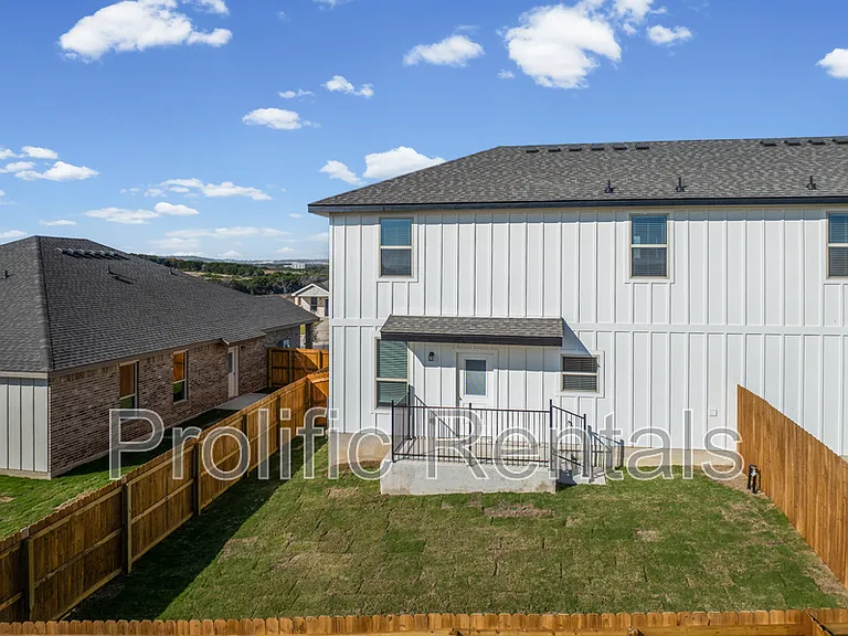 106 Logan Ct #B — Photo 26