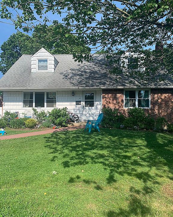 1st image of 11 Orton Dr