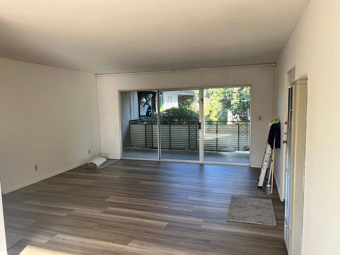 205 W Islay — Photo 3