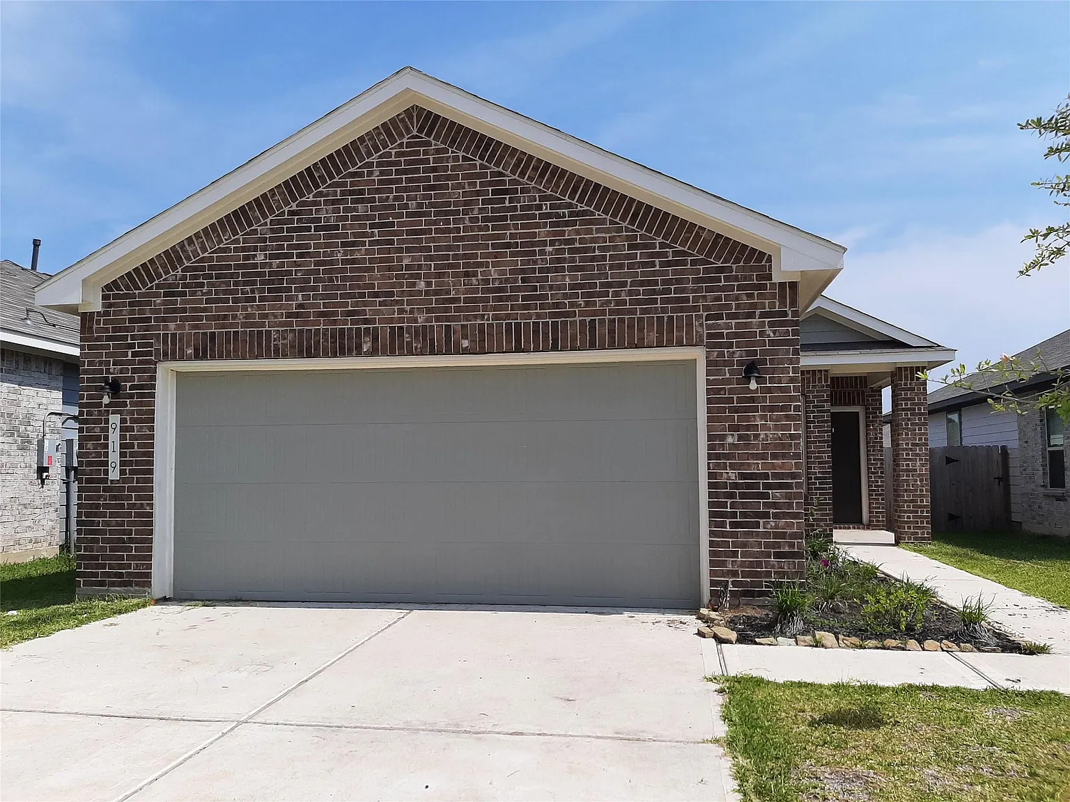 3 bed, 2.0 bath, 1251 sqft, $1,695 — Photo 1