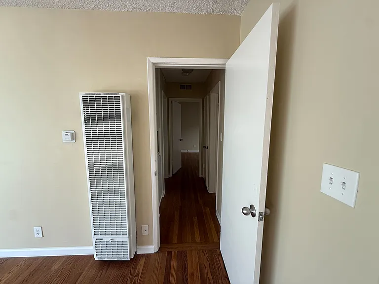 1215 Barry Ave — Photo 6