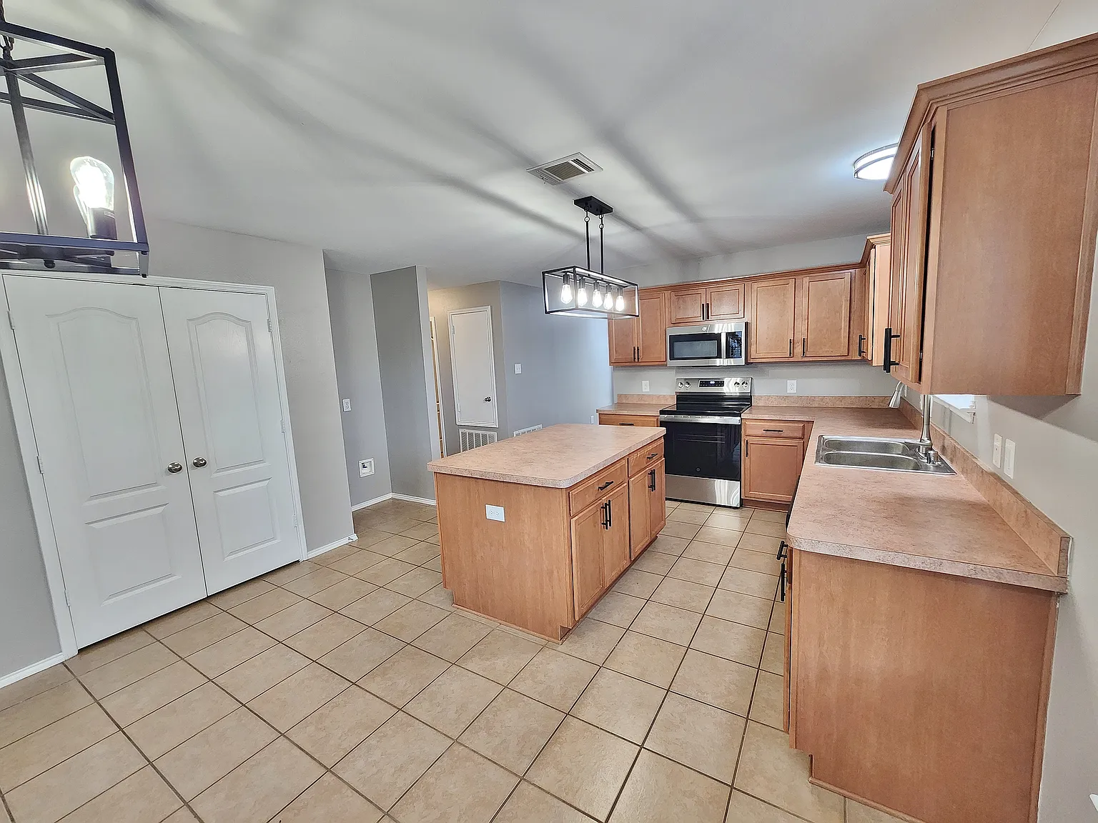 3 bed, 1633 sqft, $1,800 — Photo 4