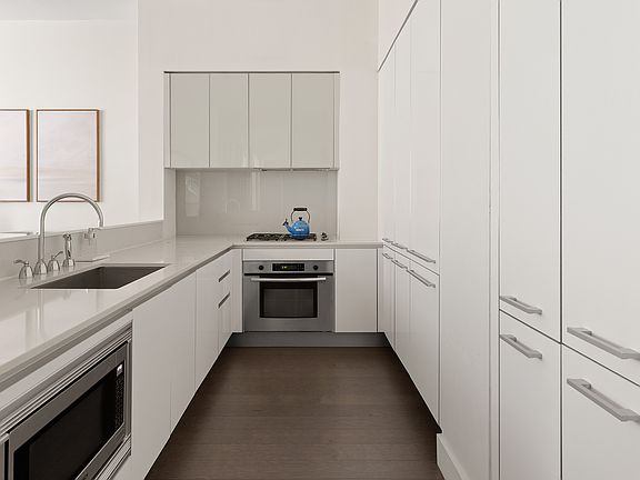 5th image of 25 Broad St APT 6T