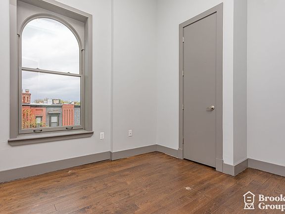 4th image of 570 Hancock St #4L