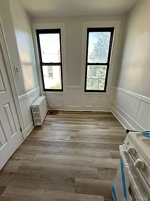 Rented by Concrete Jungle Realty | media 18