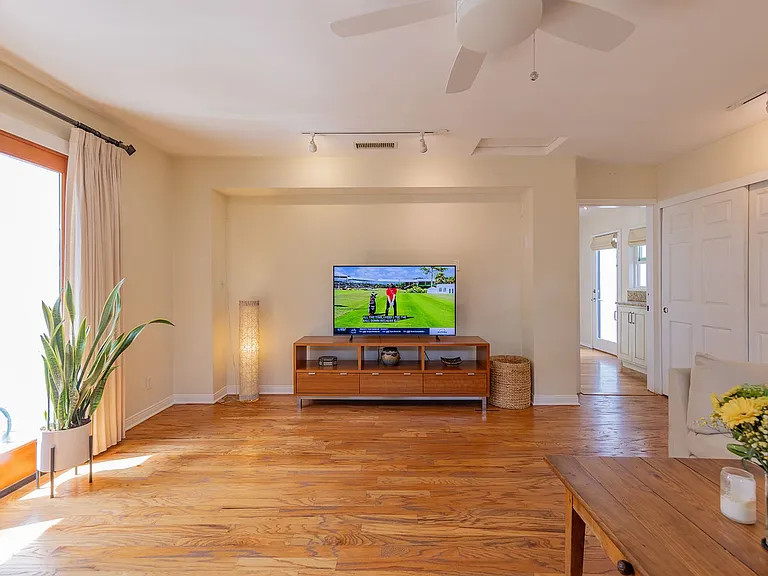 413 W Matilija St — Photo 17
