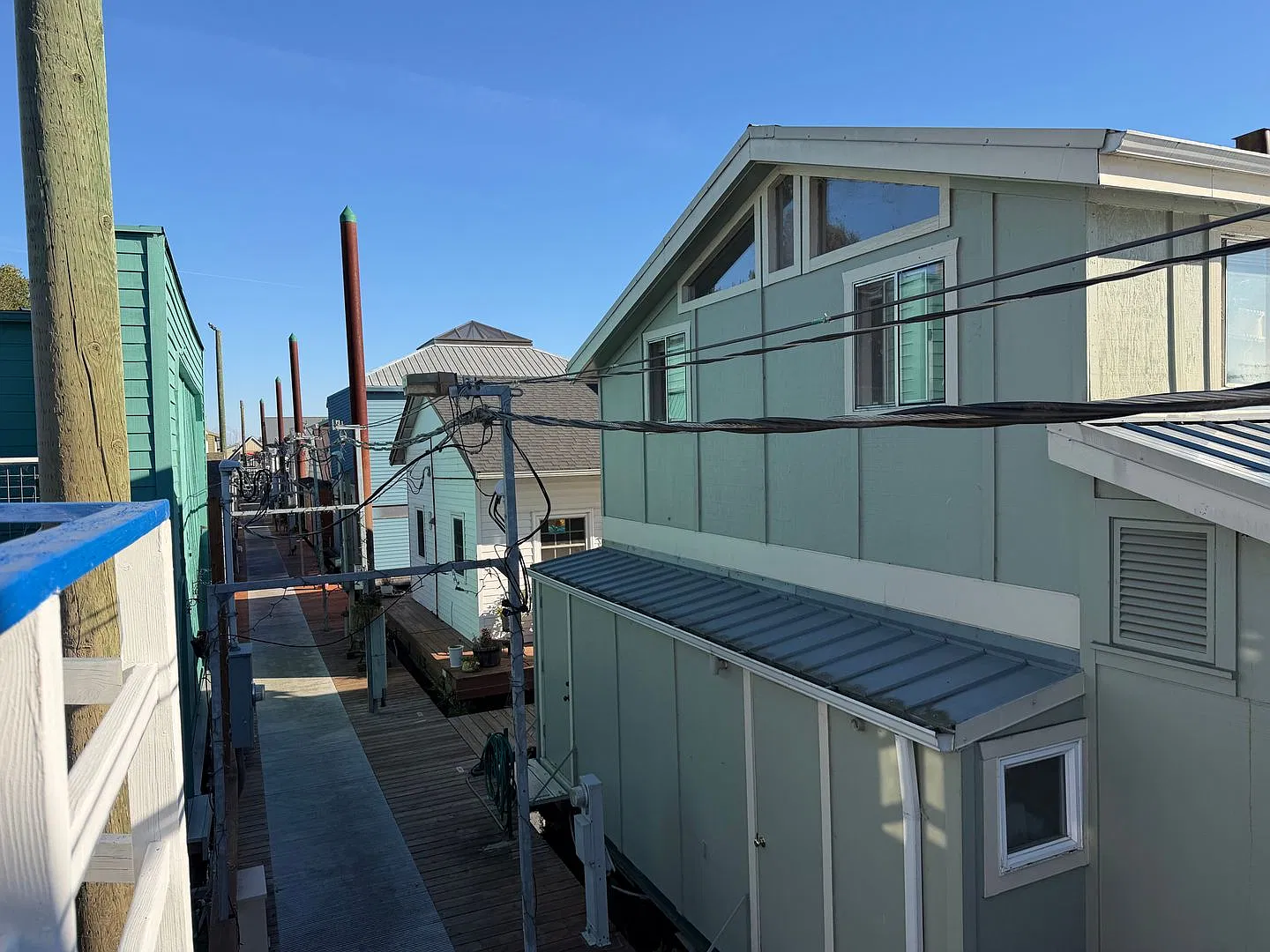 Charming Hayden Island Floating Home - Live on the River! — Photo 4