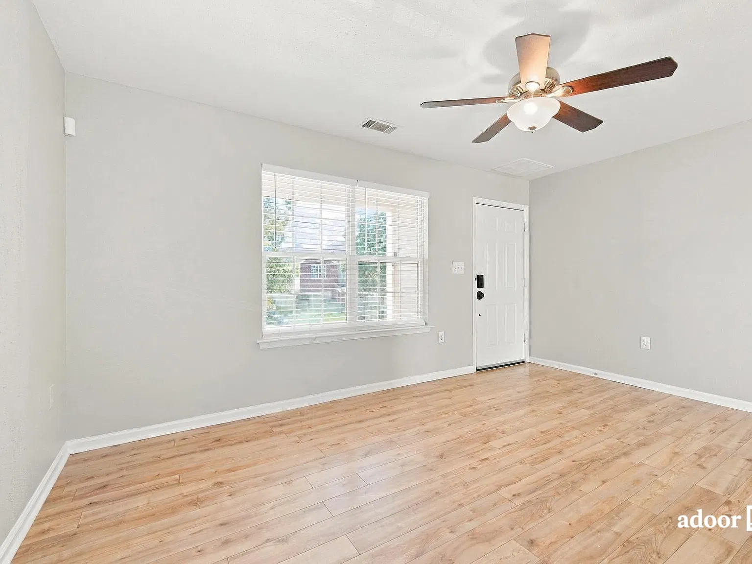 3 bed, 2.5 bath, 1368 sqft, $1,825 — Photo 4