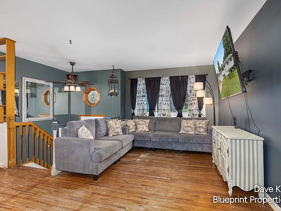 4th image of 131 Manor Dr