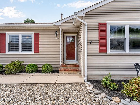 3rd image of 1516 Mizzen Avenue
