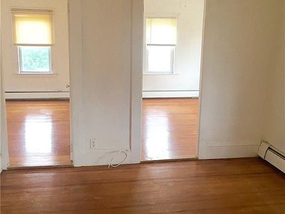 4th image of 15 Riverdale Ave