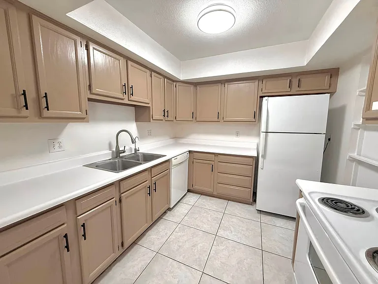 1500 W Rio Salado Pkwy #52 — Photo 17