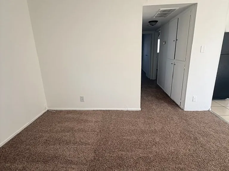 2512 Tulip Ln — Photo 11