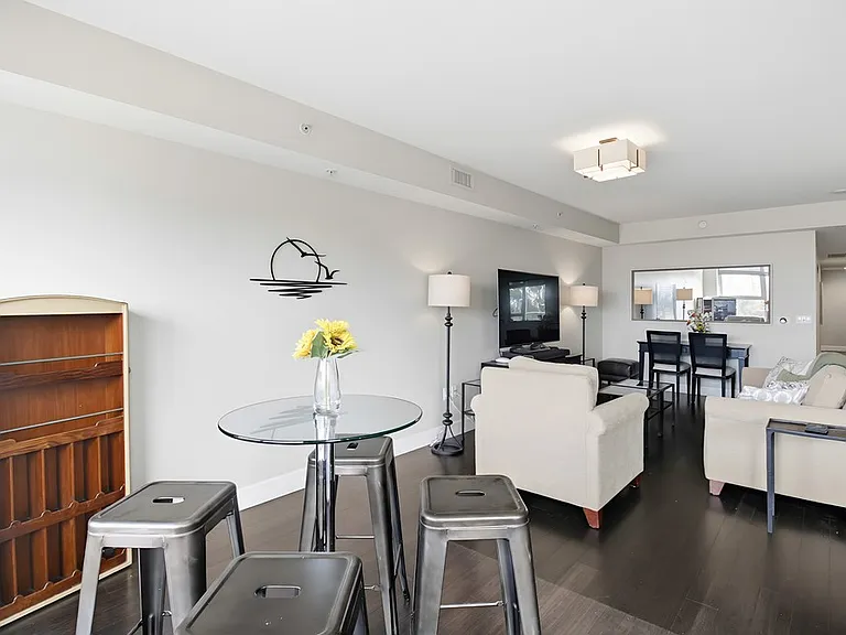 1431 Pac Hwy #415 — Photo 8
