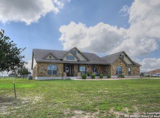 107 Triple R Dr, La Vernia, TX 78121