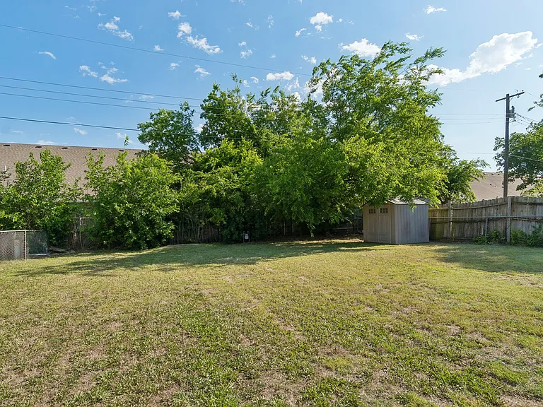 504 Armstrong St — Photo 10