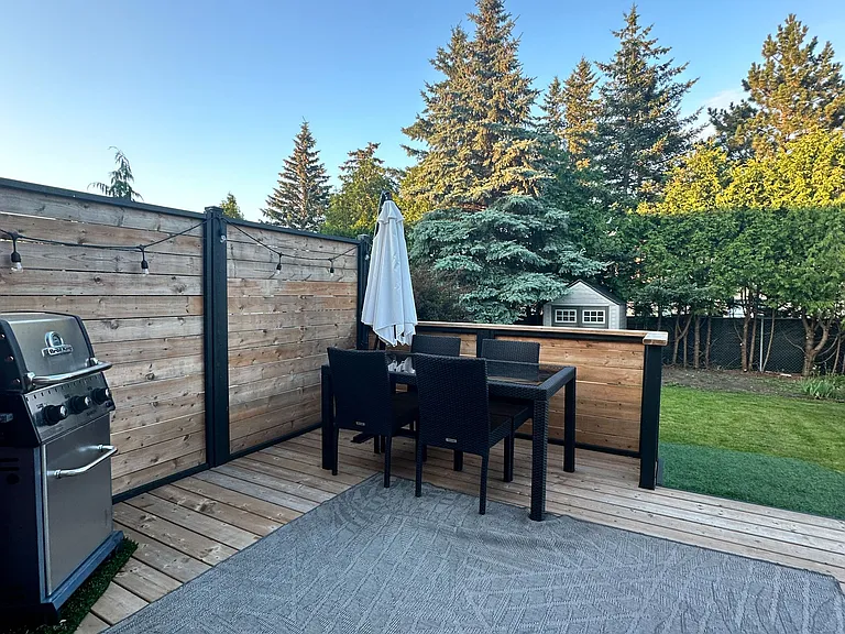 1398 Lillico Cres — Photo 2