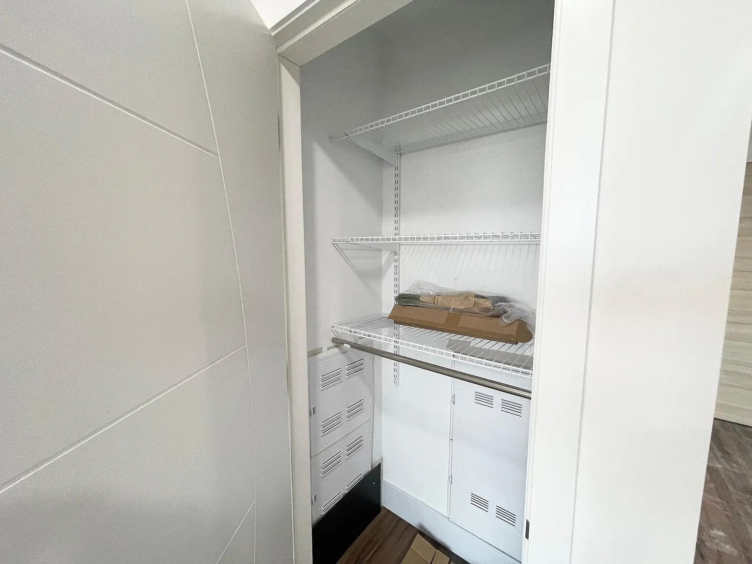 2 bed, 1000 sqft, $2,200 — Photo 2