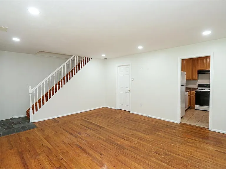 Gables Ct — Photo 2