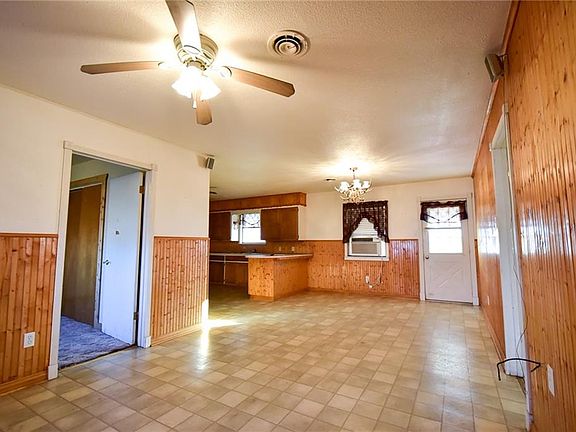 3rd image of 806 El Campo Dr