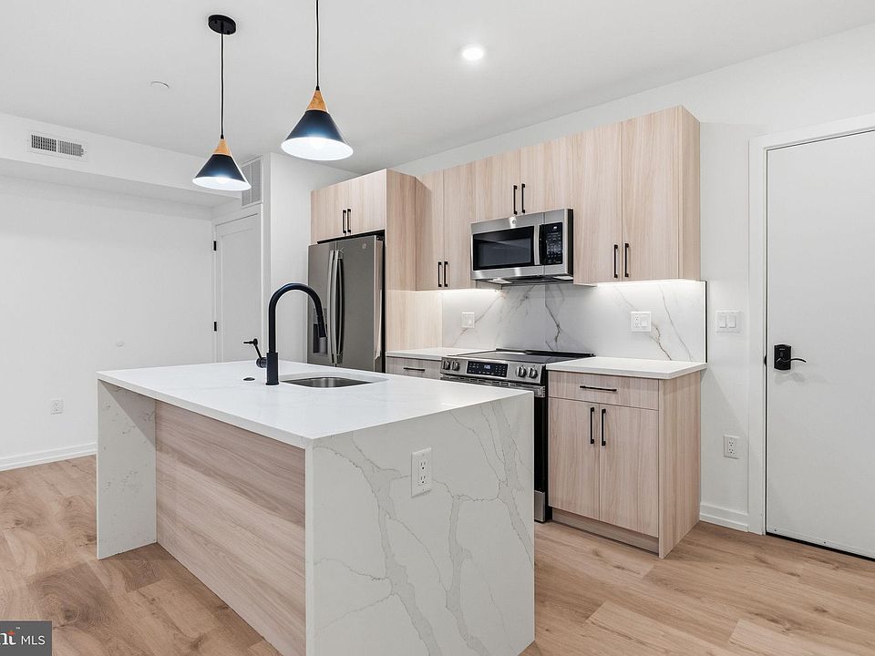 1st image of 208 Vine St #3C