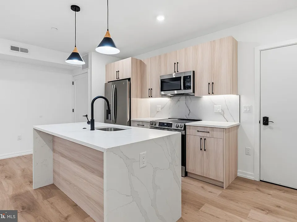 208 Vine St #3C