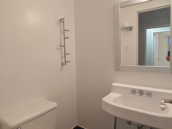 4th image of 159 W 53rd St #H14