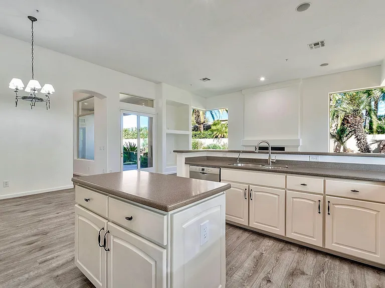 7460 E Tuckey Ln — Photo 11
