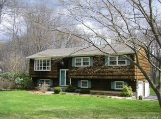 25 Smoke Hill Dr, New Fairfield, CT 06812