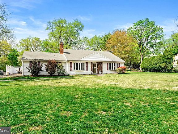 3rd image of 454 Dutch Neck Rd