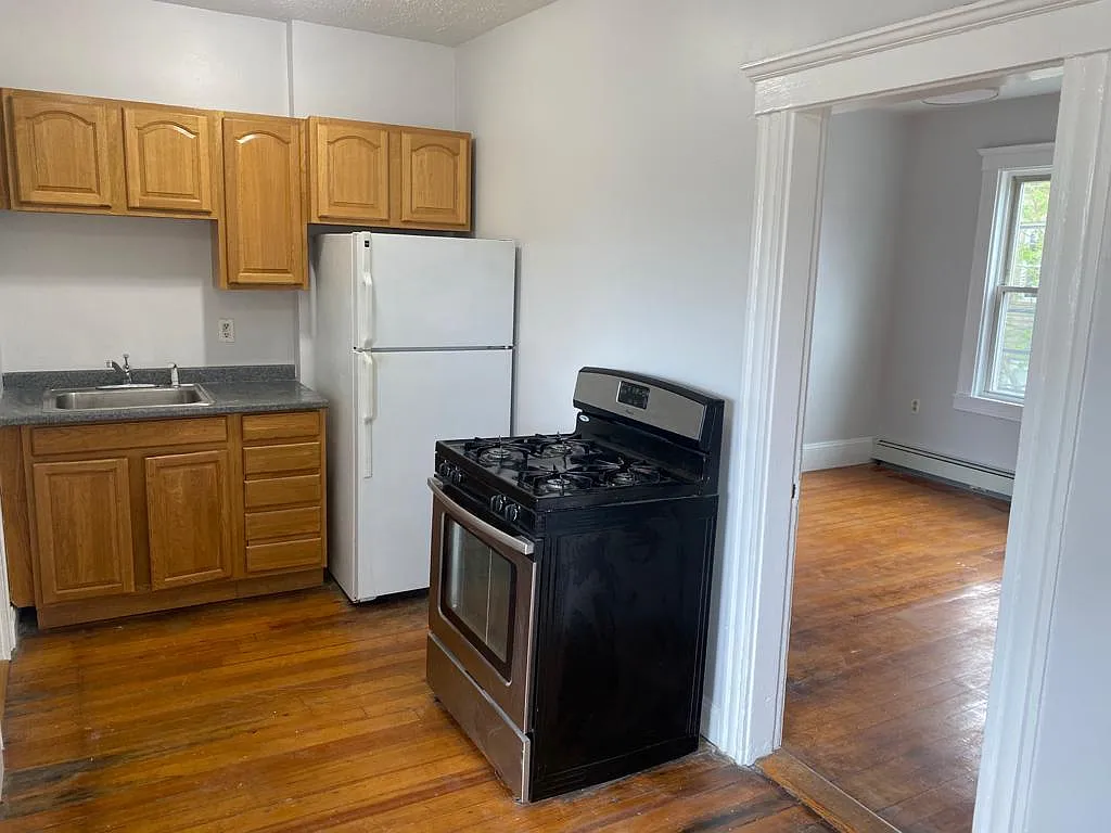 2 bed, 870 sqft, $2,100 — Photo 1