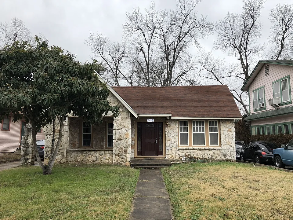 942 Bailey Ave