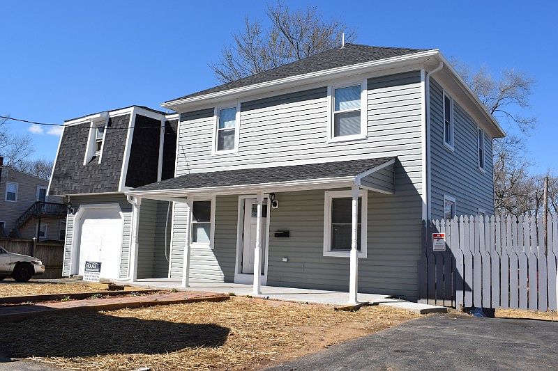 6 Bedroom 3.5 Bath w/ Apt St