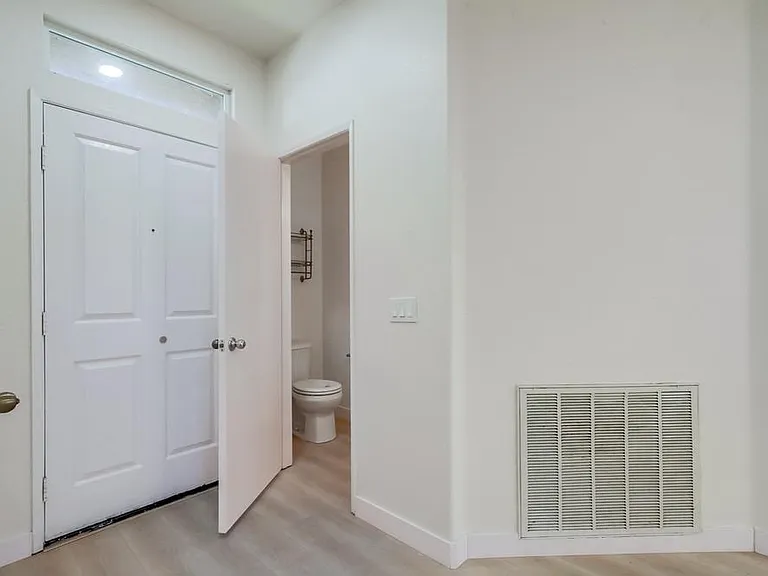 11655-8 Compass Point Dr N — Photo 19