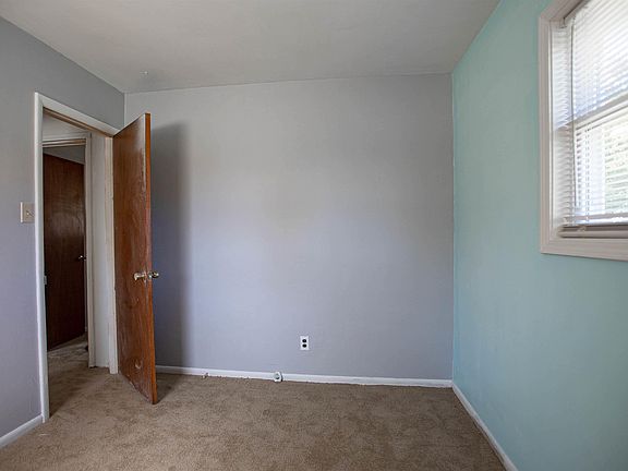3rd image of 322 W Grant St