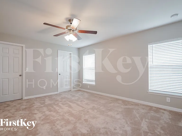 1114 SW 40th Ter — Photo 8
