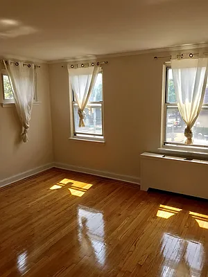 Rented by Halvatzis Realty | media 9